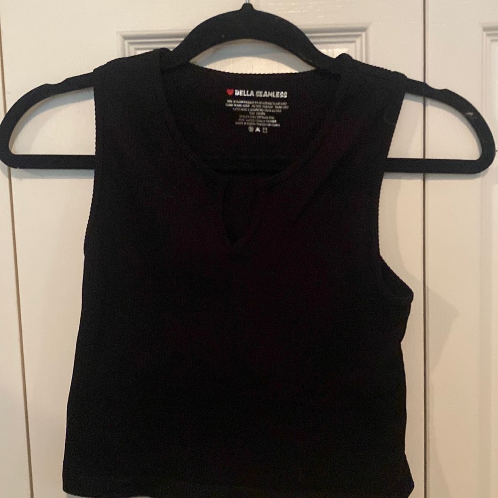Bella seamless cropped ribbed black tank top